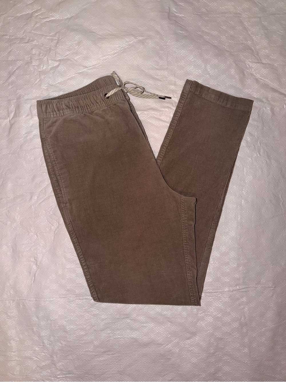 Vuori Men's Optimist Corduroy Pants Men’s Large in Excellent Condition